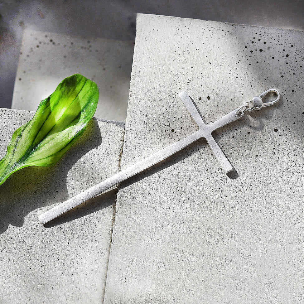 Tutti antique silver finish large hammered cross - Ellimonelli