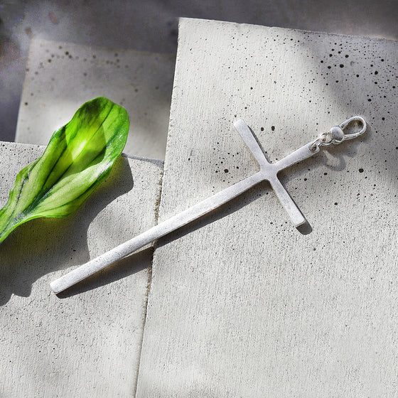 Tutti antique silver finish large hammered cross - Ellimonelli