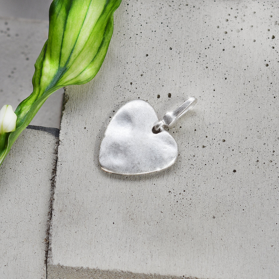 Tutti antique silver finish medium hammered heart charm - Ellimonelli